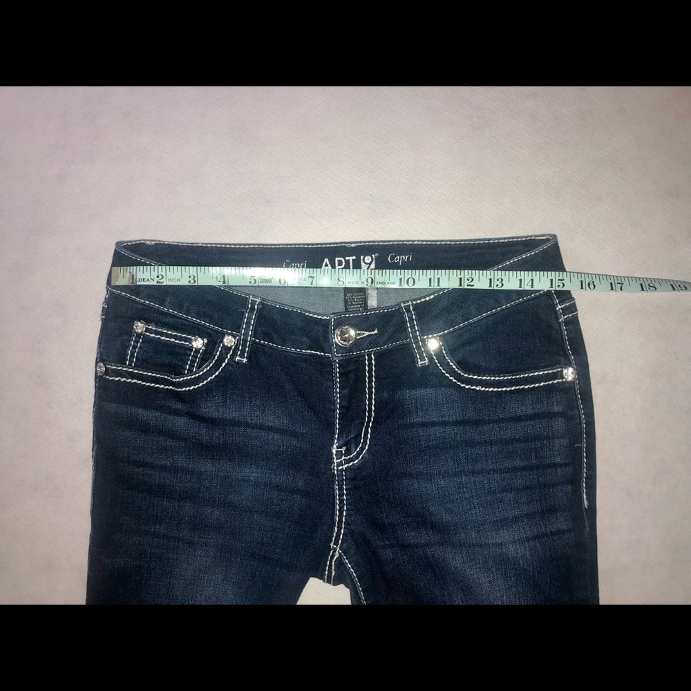 APT 9 Mid-Rise Dark Wash Crop Capri Stretch Jeans Rhinestone Accents Size 4/6 - Picture 5 of 7